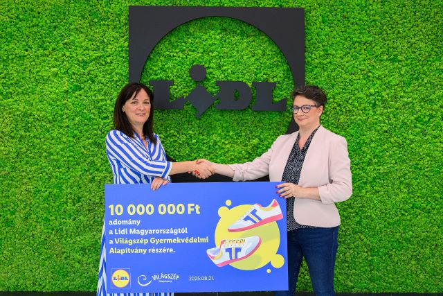 12 cipőből 10 millió forint adomány