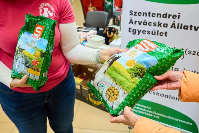 Közel 12 tonna száraz kutya- és macskatáp gyűlt össze