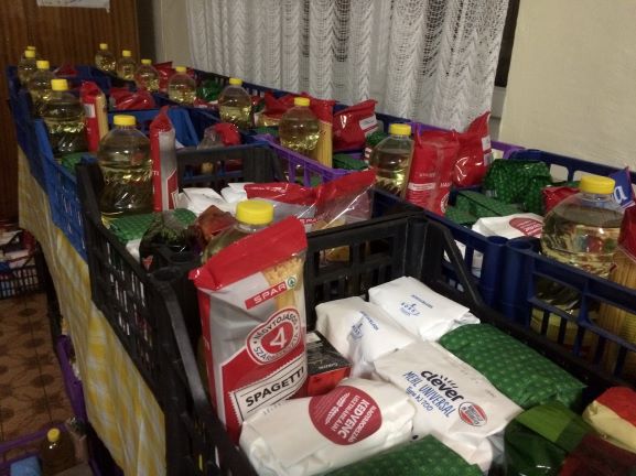 Több mint 327 tonna élelmiszert adományoztak a SPAR vásárlói nehéz sorsú embereknek