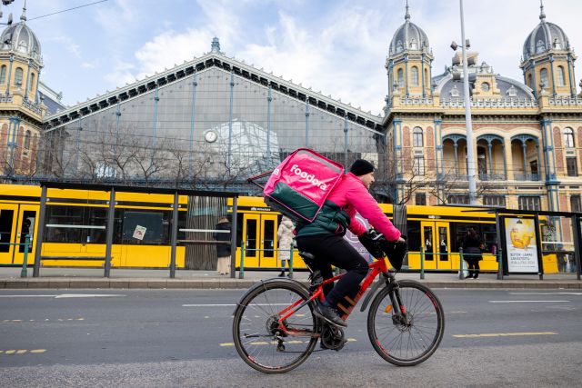 Terjeszkedik a foodora